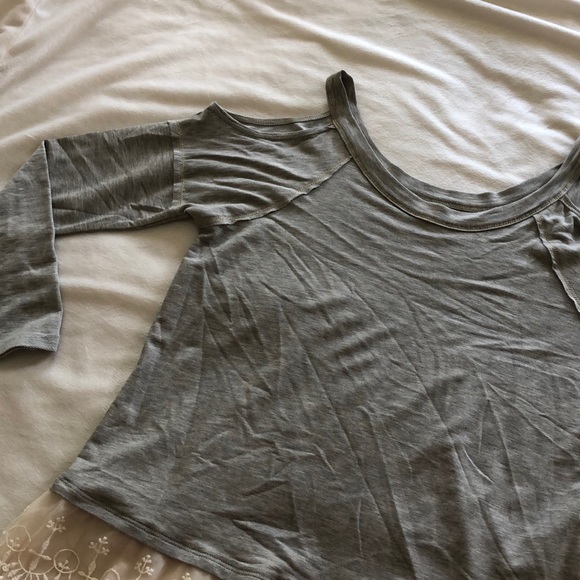 LAST CHANCE•Xhiliration• Cold Shoulder Ruffle Top - Picture 2 of 6